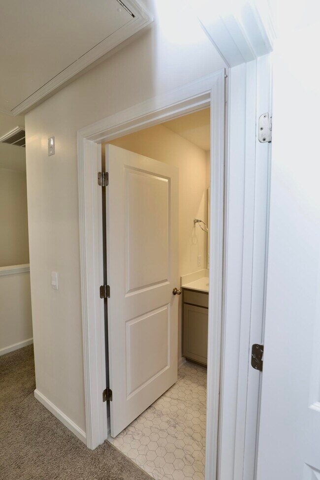 Building Photo - 352 Sandbach Rd