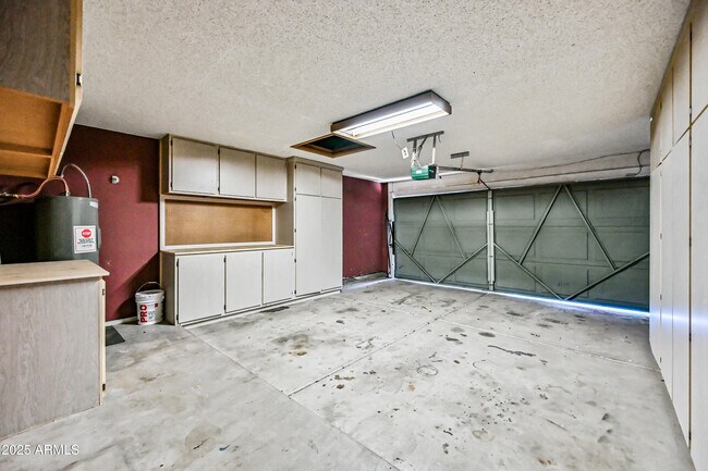 Building Photo - 324 S Rita Ln
