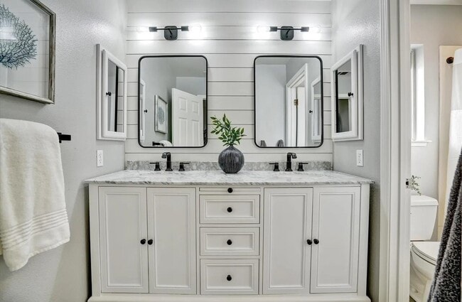 Building Photo - 539 Zenith Ridge Dr