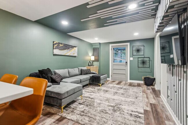 Building Photo - 425 Plantation Rd SW