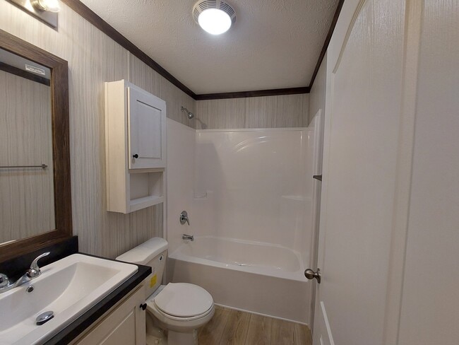 Building Photo - 195 Gem St