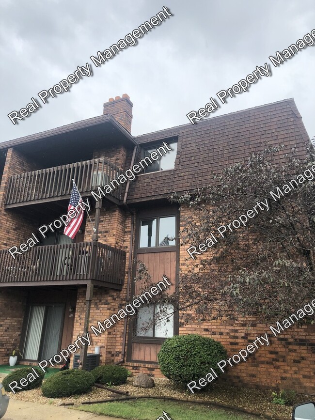 Primary Photo - Updated 2 bedroom Condo