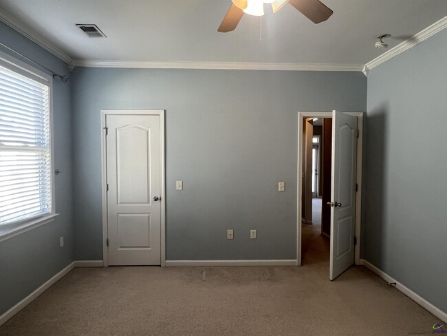 Building Photo - 312 Hearthwood Dr