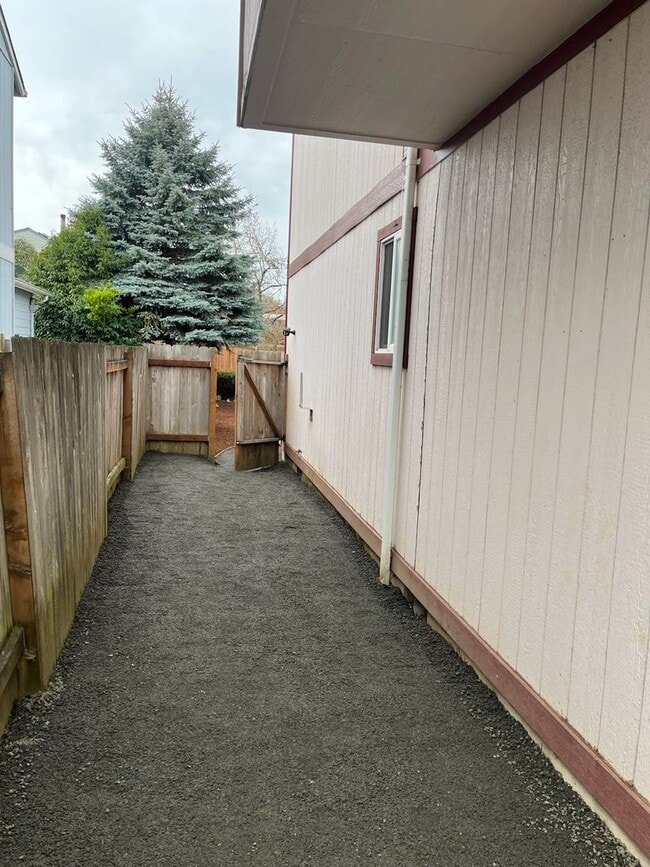 Building Photo - *Move In Special, Half off Rent! (See ad for details)*3 Bedroom Home!