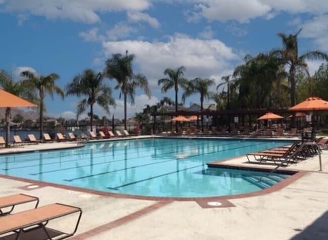 Building Photo - Move-in special! Move in by 12/25 and receive $300 off the first month’s rent! 2 bedroom Condo av...