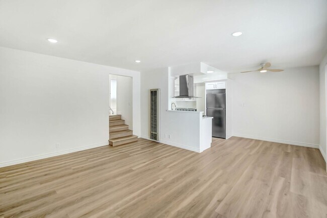 Building Photo - 1121 California Ave