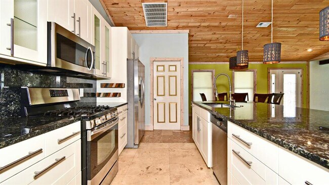 Building Photo - 8924 Angelica Dr