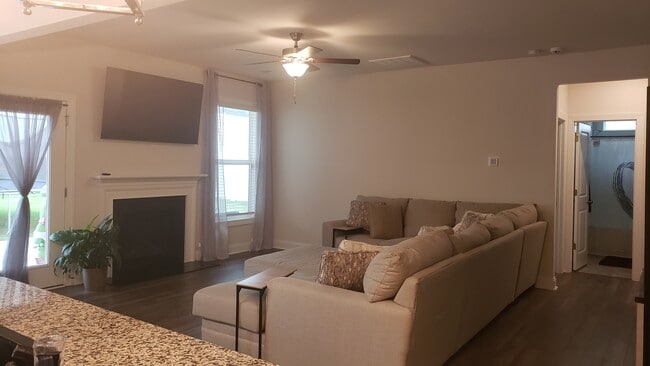 Building Photo - 413 Marietta Ln