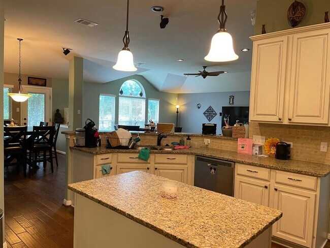 Building Photo - 209 Monahans Dr