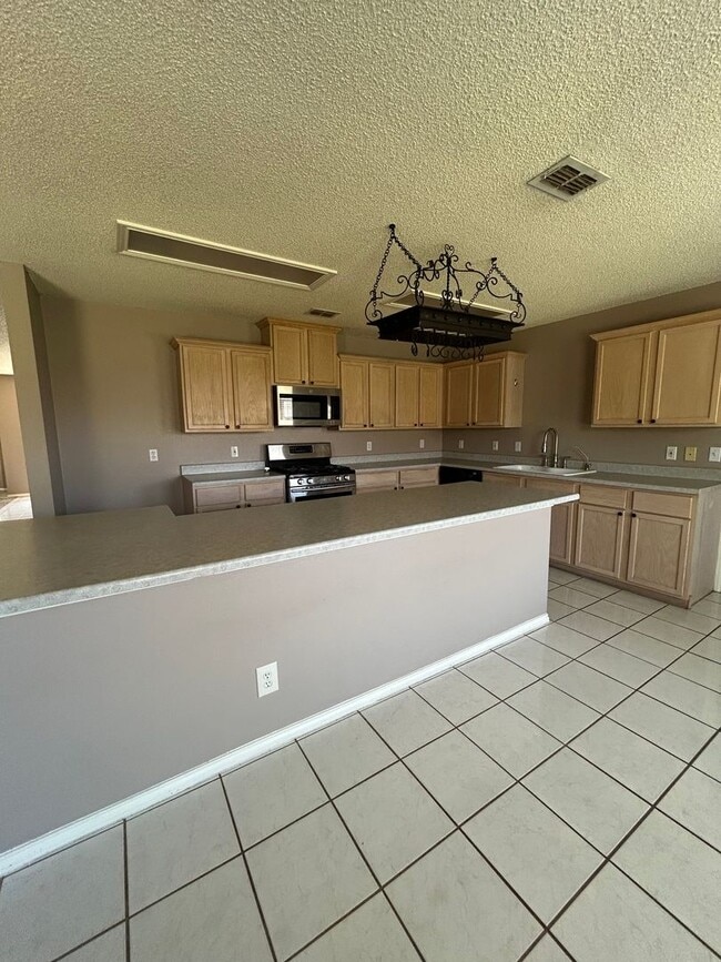 Building Photo - Spacious 4-Bedroom, 2.5-Bath Home in Plant...