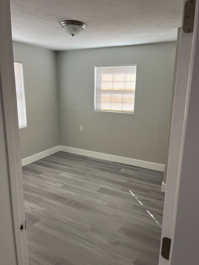 Building Photo - 926 NW 17th Ave