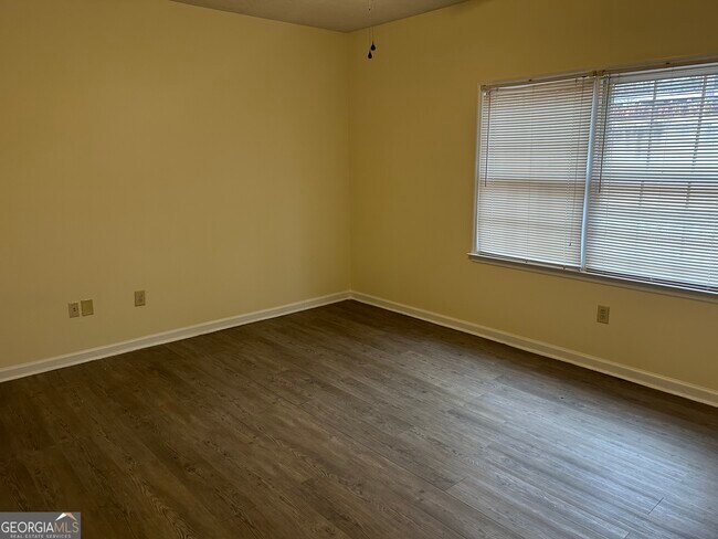 Building Photo - 250 Cleveland Rd