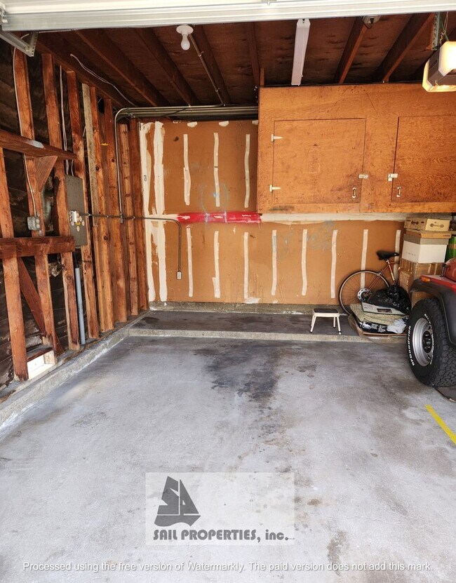 Building Photo - 16551 Le Grande Ln