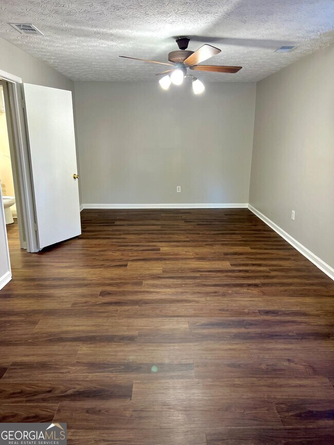 Building Photo - 3990 Rocmar Dr