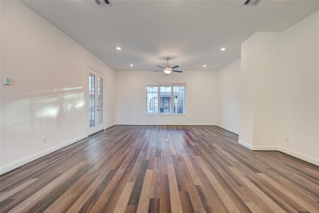Building Photo - 1415 Adell Rose Ln