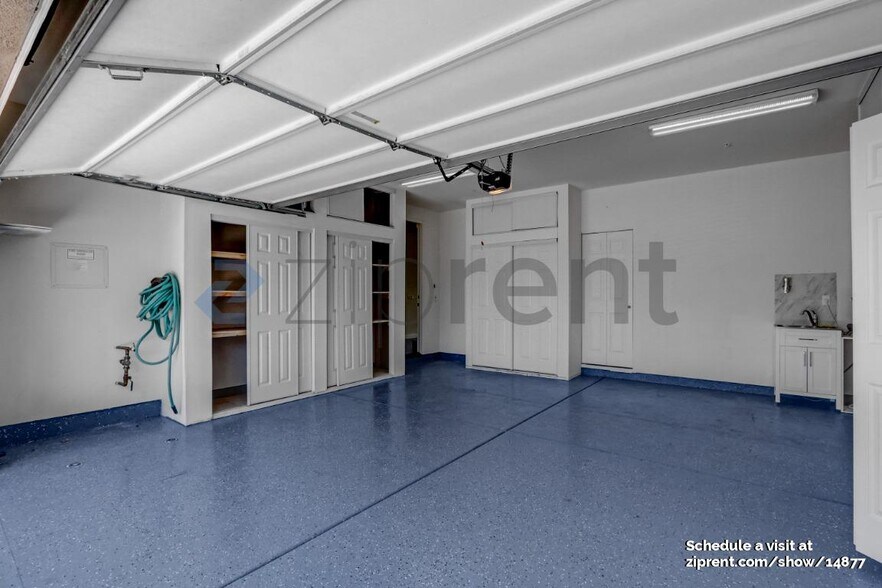 Building Photo - Unit