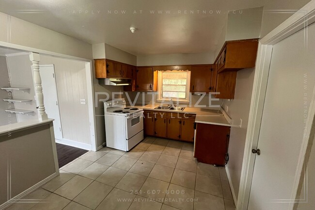 Building Photo - NO DEPOSIT SPECIAL! Newly Updated 3 Bedroo...