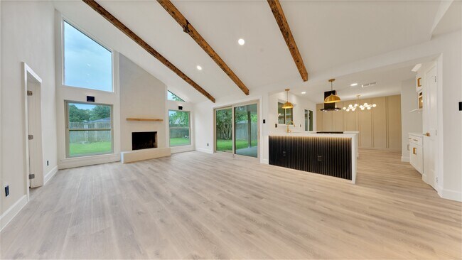 Building Photo - 2407 Bradford Dr