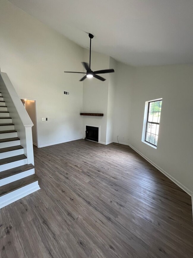 Building Photo - 3 Bed 3 Bath Condo Located in Golf Club Gated Community