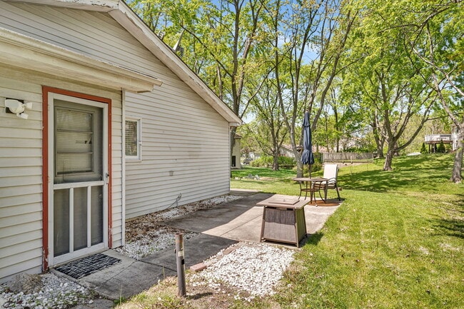 Building Photo - 24W500 Seabrook Ct