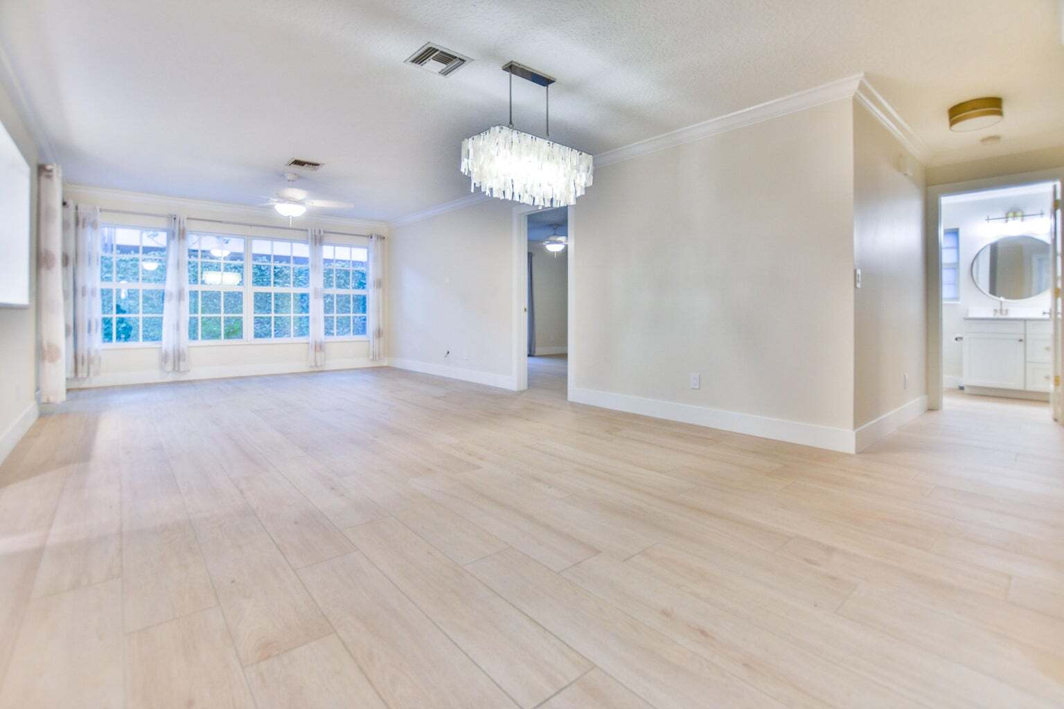 Building Photo - 226 Moccasin Trl W