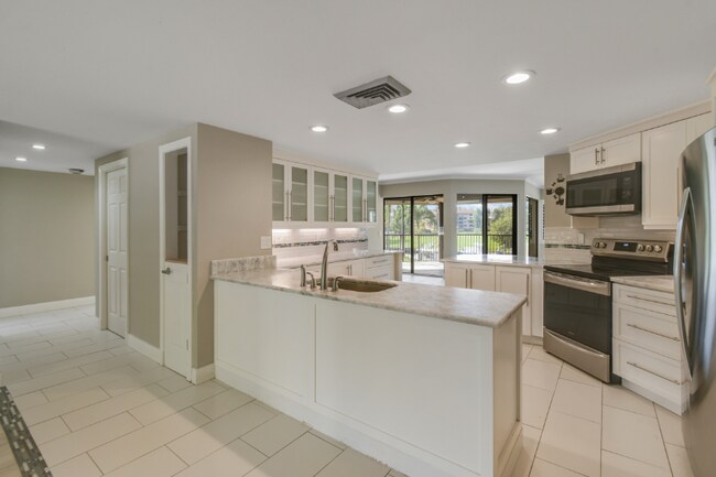 Building Photo - 1117 Marine Way E