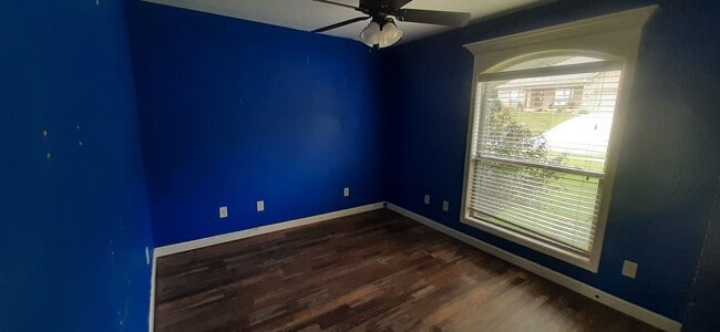 Building Photo - 327 Austin Creek Dr