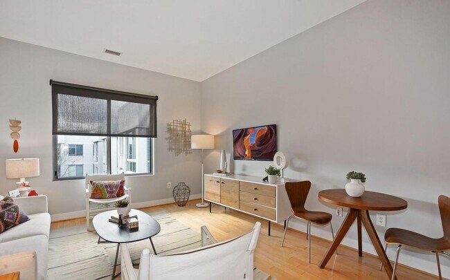 Building Photo - Very Nice Apartment Steps to Tenleytown Me...