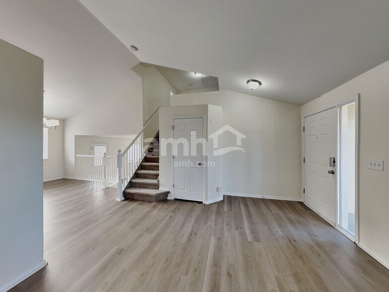 Building Photo - 14592 E 52nd Ave