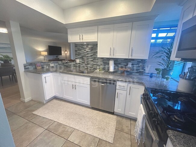 Building Photo - **Beautiful, Fully-Furnished 2 bed / 2.5 bath Townhome in Coastal Carlsbad - Available NOW**