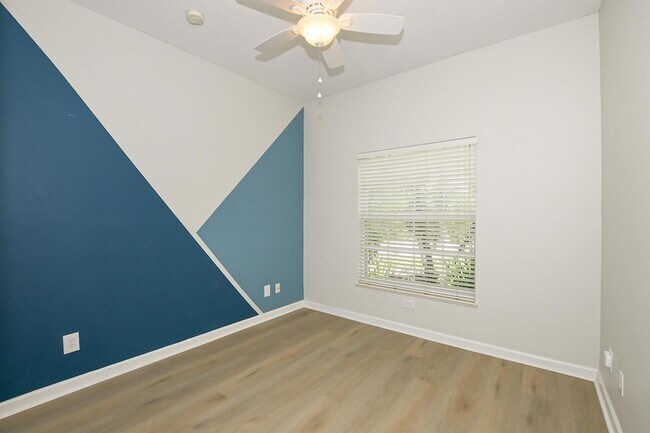 Building Photo - 649 NE Bent Paddle Ln