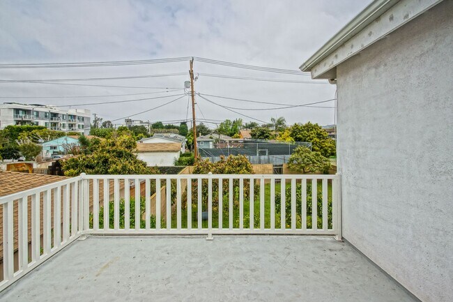 Building Photo - REMODELED, BRIGHT & SPACIOUS, 2-STORY HOME...