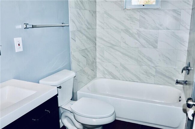 Building Photo - 1526 Childress Dr SW