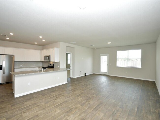 Building Photo - 413 Rainmaker Ln
