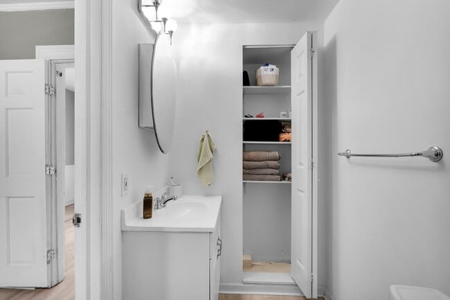 Building Photo - 3 BR 2 bath Bloomfield/Upper Lawrenceville...