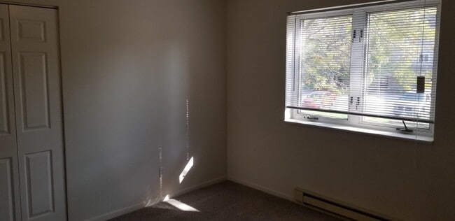 Building Photo - 385 Cross St