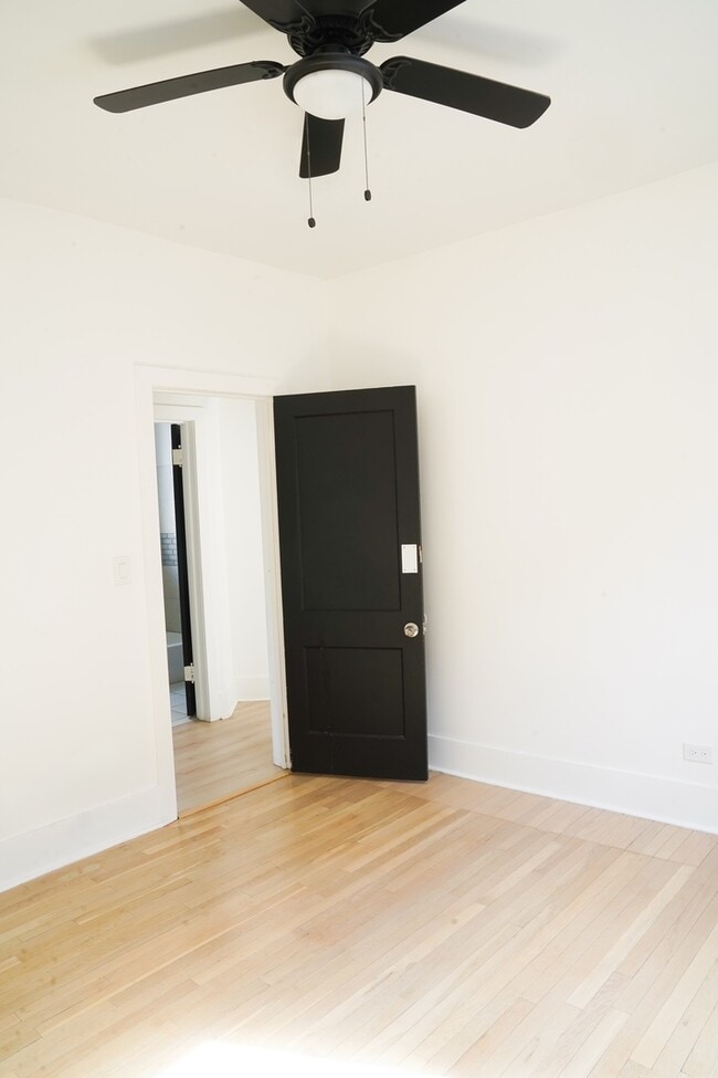 Building Photo - 154 N Lamon Ave