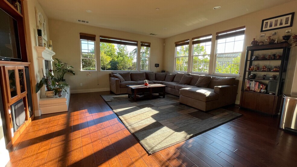 Family Room #2 - 297 Drummond Dr