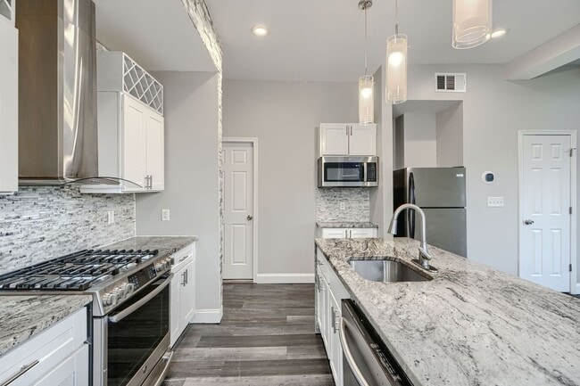 Building Photo - 4012 Fernhill Ave