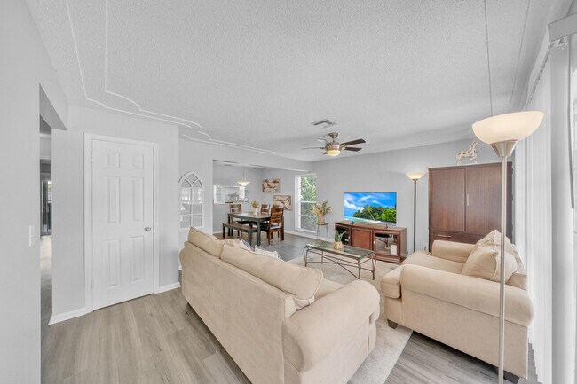 Building Photo - 1350 Riverside Cir