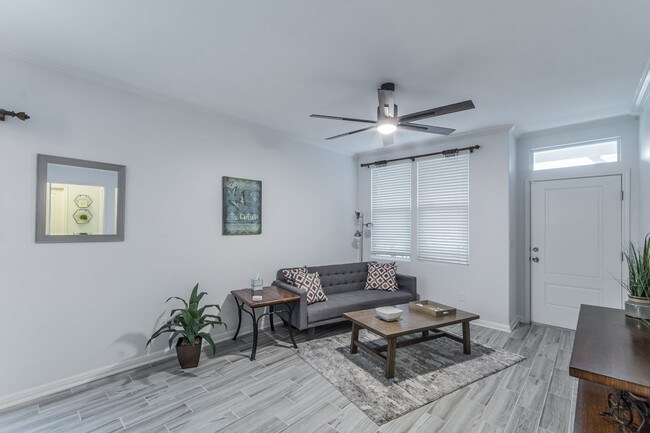 Building Photo - 1561 Arbor Knot Dr