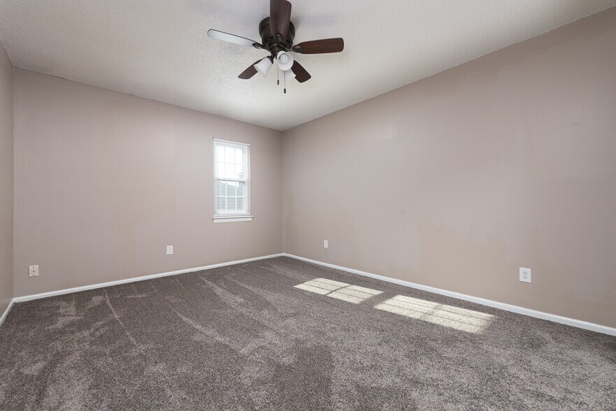 Building Photo - 8303 N Everton