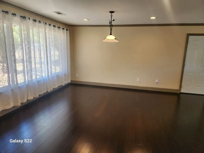 Building Photo - Must See, Incredible 3 bedroom, 2 bathroom...