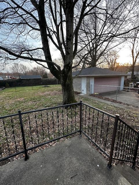 Building Photo - 2304 Parkwood Rd