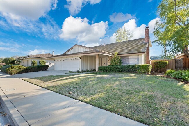 Building Photo - Beautiful Westlake First Neighborhood Family Home w/ Large Backyard with Panoramic Mtn Views