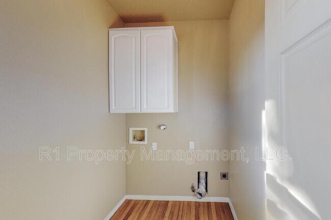 Building Photo - 9801 Basha St NW
