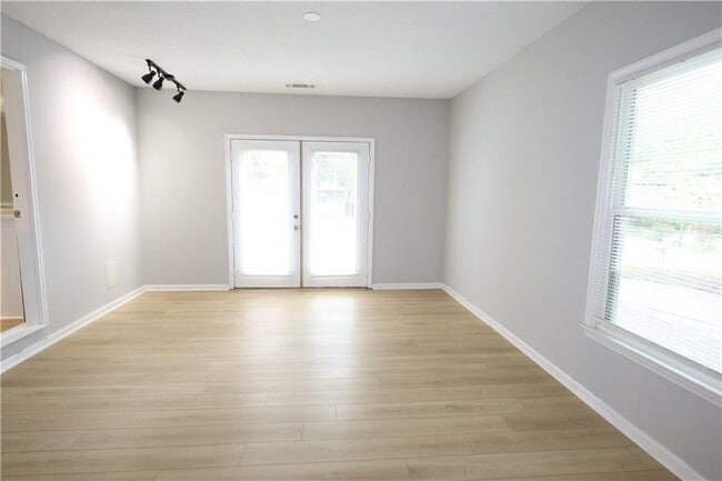 Building Photo - 1092 Mountain Springs Dr
