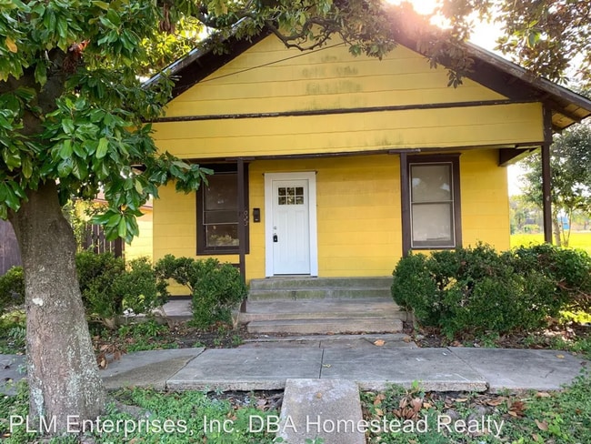 Primary Photo - 1025 Lake Charles Ave