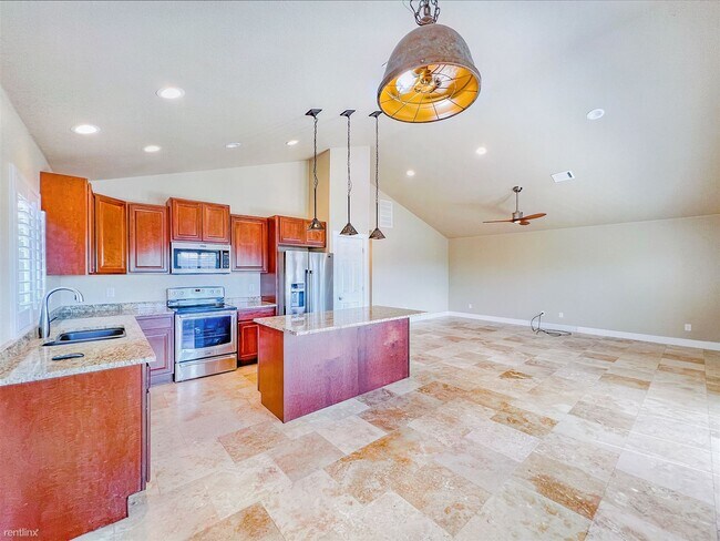 Building Photo - 5 br, 3 bath House - 112 Ridge Harbor Dr