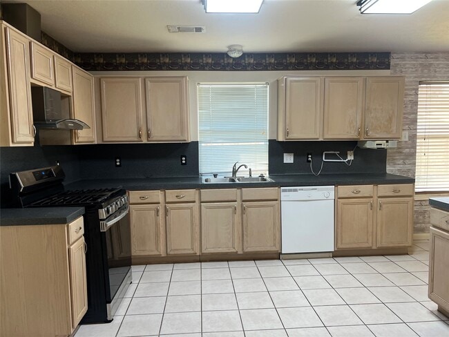 Building Photo - 6903 Kettlemar Dr